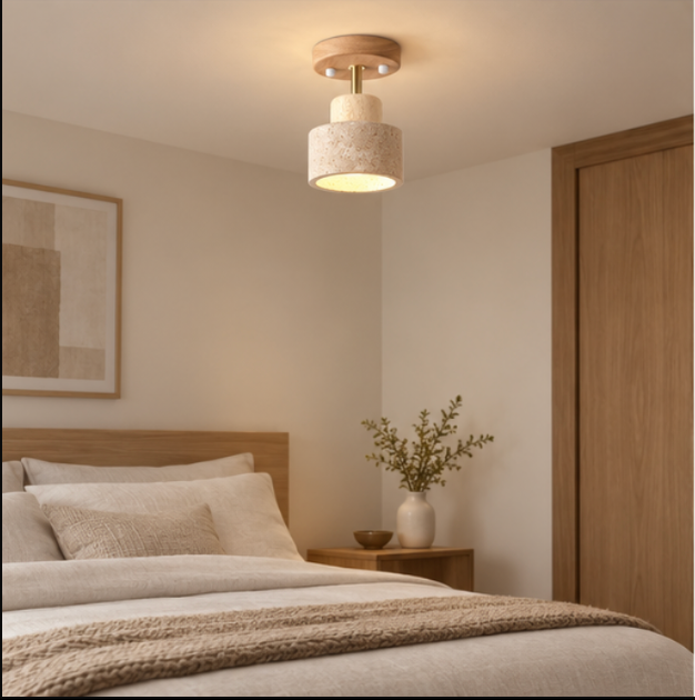 Plafonnier en bois et travertin au format compact