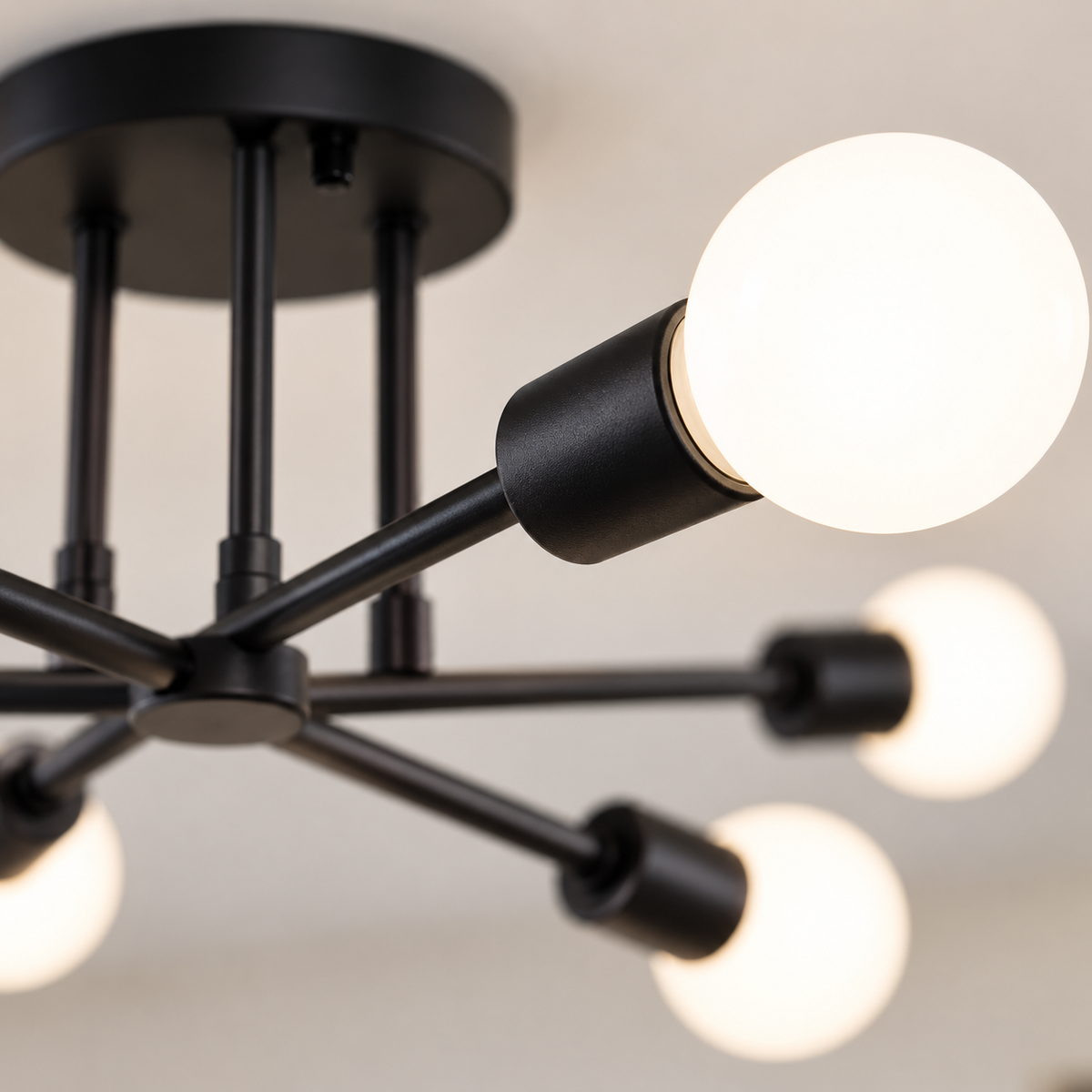 Plafonnier design à 6 lumières avec bras croisés