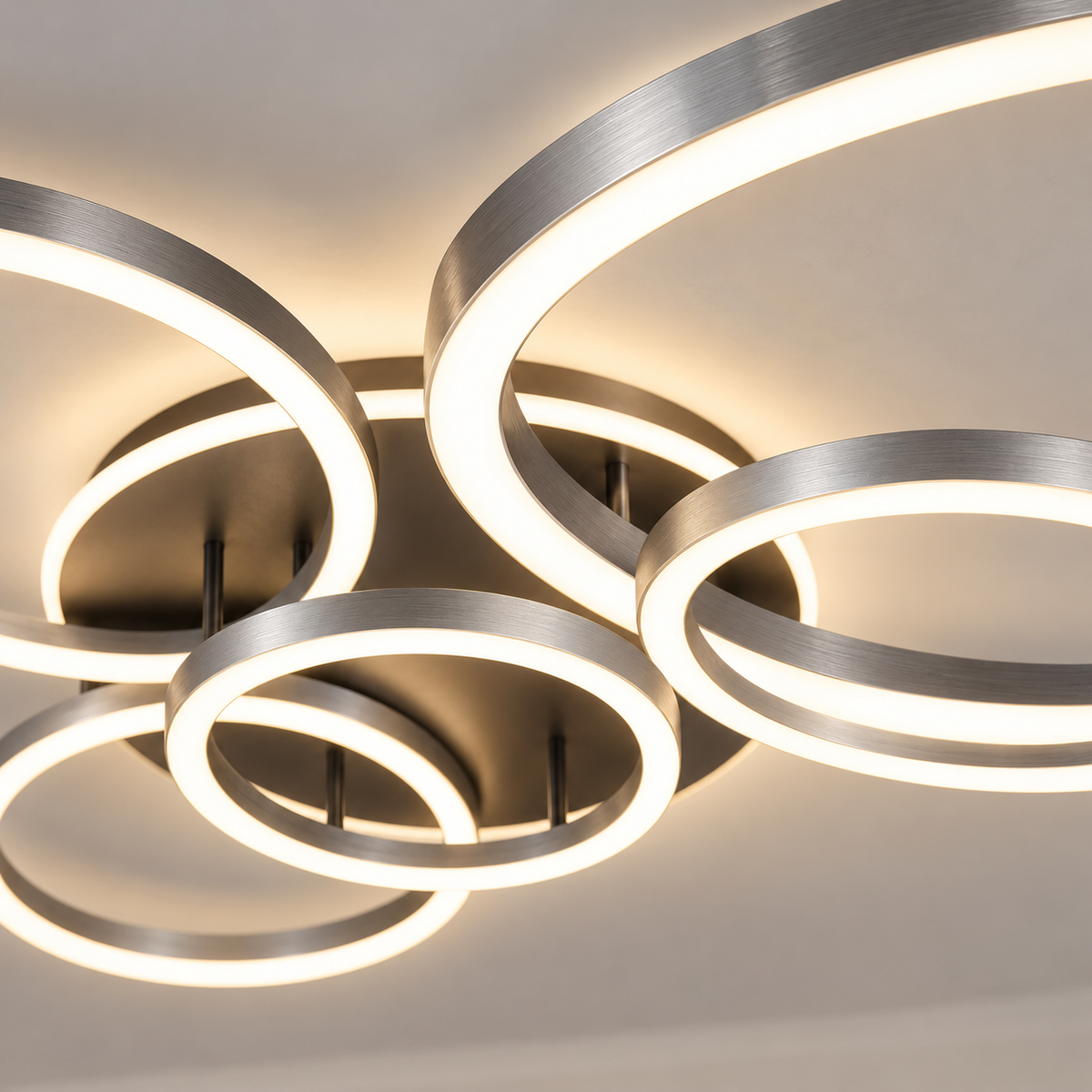 Plafonnier LED design à 5 anneaux